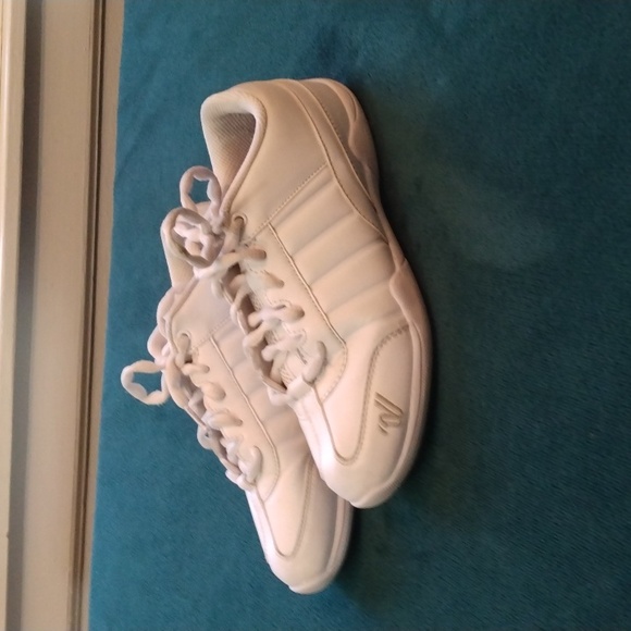 Varsity 2 White Women's Cheerleader Sneakers  Size 5 - Picture 5 of 12